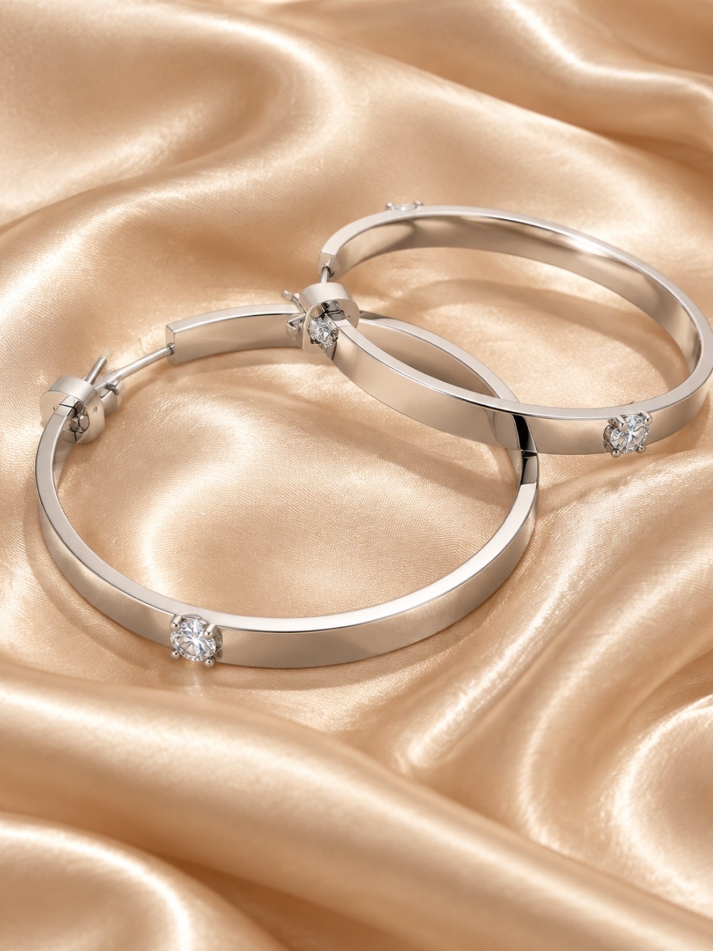 ❌PRICE DROP❌BNWT TORI BURCH KIRA CUT OUT LOGO SILVER HOOP EARRINGS.